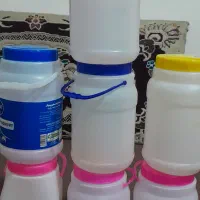 چند تا شیشه و ظرف ماست