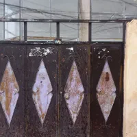 دروازه حیاط۴ لنگه اهنی سنگین