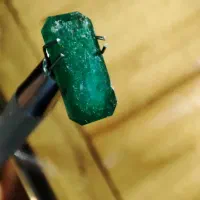 ۴ عدد نگین زمرد اصل