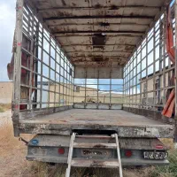 اتاق کامیون حمل مرغ زنده