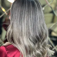 رنگ و لایت مو آف 50%|خدمات آرایشگری و زیبایی|رشت, استقامت ۱|دیوار