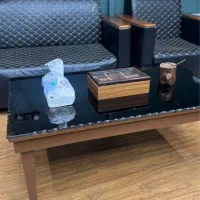 مبل چرم دسته چوبی نیم ست با میز|مبلمان خانگی و میز عسلی|کاشان, معلم|دیوار