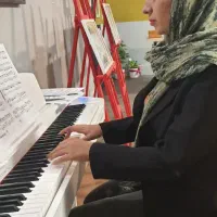 مدرس پیانو بانوان و کودکان