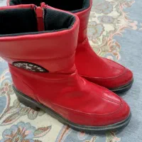 یک جفت چکمه نو سایز 39