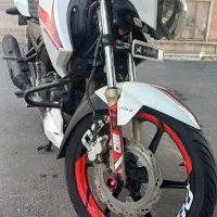 اپاچی ۱۸۰ کاستم