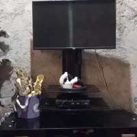 میز تلویزیون شیشه ای