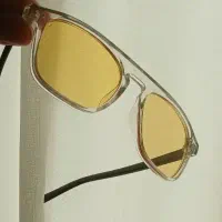 عینک طبیعت گردی رنگ زرد  و مناسب شب