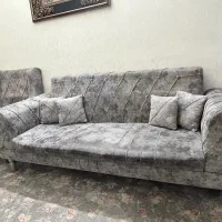 مبل راحتی به همراه جلومبلی