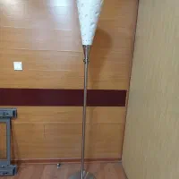 آباژور ایستاده