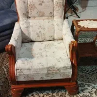 مبل چوبی. نیازمند تعمیر .هفت نفره.