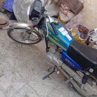 یکعدد موتورسیکلت مدل 90