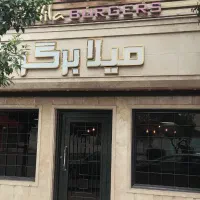 سالن کار فست فود و‌کمک آشپز