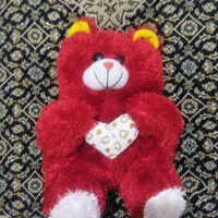 خرس عروسکی با رنگ قرمز|اسباب‌بازی بچه|شاهین‌شهر, شهرک گلدیس|دیوار