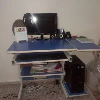 میز کامپیوتر سالم و تمیز بدون ایراد