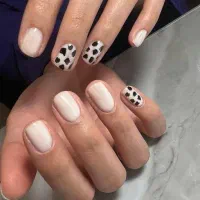 ناخن هات رو زیبا و سالم بهت تحویل میدم