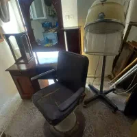 میز و صندلی آرایشگاه و سشوار ایستاده|آرایشگاه و سالنهای زیبایی|آزادشهر, |دیوار