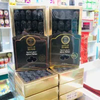 حج وعمره آب زمزم خرما میز‌مطالعه‌