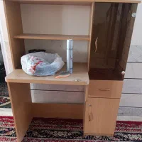 کتابخانه و میز تحریر