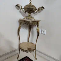 میز برنجی با شکلات خوری بزرگ برنجی