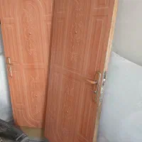 دوتا درب چوبی