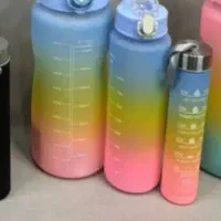 تعدادی وسیله|لباس|شاهین‌شهر, عطار|دیوار