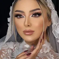 میکاپ‌ و شنیون  و زلف با ضمانت ماندگاری ۲۴ساعته