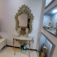 یک عدد آینه وشمعدان  آلیاژ رنگ ثابت کاملا سالم