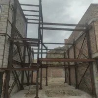 خانه-نیمه-ساخت-در-کوچه-کسری