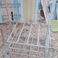 درب اتاق وپنجره