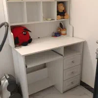 میز تحریر و کامپیوتر