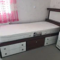 تخت خواب همراه با تشک طبی