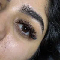 کاشت و اکستنشن مژه