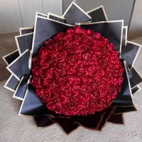 دسته گل شیک و مجلل( همراه با اکسسوری تاج)