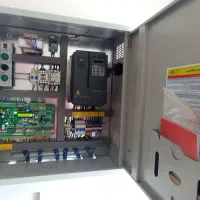 شاگرد برای نصب آسانسور