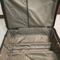 چمدان ۲۸ اینچ|کیف، کفش، کمربند|صدرا-فارس, فاز ۱|دیوار