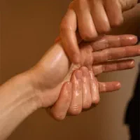 ماساژ تخصصی درمانی هوم ویزیت