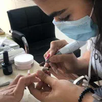 اموزش حرفه ای ناخن کاشت ترمیم و خدمات