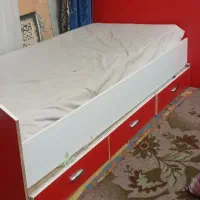تخت نوجوان