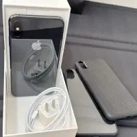آیفون xs max zaa در حد آکبند