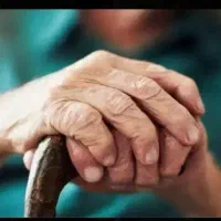 پرستار سالمند خانم محجبه باادب سرسنگین