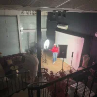 استودیو تولید محتوا با تجهیزات شرق تهران|اجارهٔ کوتاه‌مدت دفتر کار و فضای آموزشی|تهران, اوقاف|دیوار