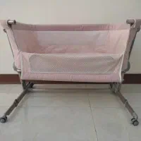 تخت کنار مادر برند یونی لاو