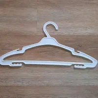 اویز  لباس رنگ سفید