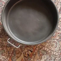 ماهی تابه بزررگ تفلون قدیمی وماهی تابه کوچک