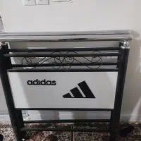 یک جفت تخت فلزی در حد آک