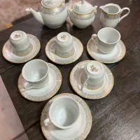 ست صبحانه خوری نو لب طلایی