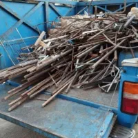 ضایعات درب پنجره اهن آلومینیوم مس برنز در محل