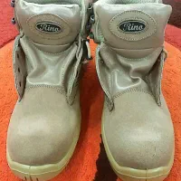 فروش دو جفت کفش ایمنی مهندسی سایزهای ۴۲ و ۴۳