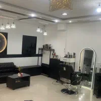 آرایشگر حرفه ای با مشتری جهت کرایه صندلی