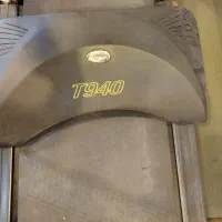 یک عدد تردمیل با قیمت مناسب به فروش میرسد